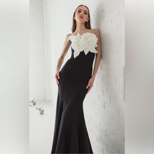 Mac Duggal Black Strapless Floral Appliqué Evening Gown Red Carpet Black Tie 4